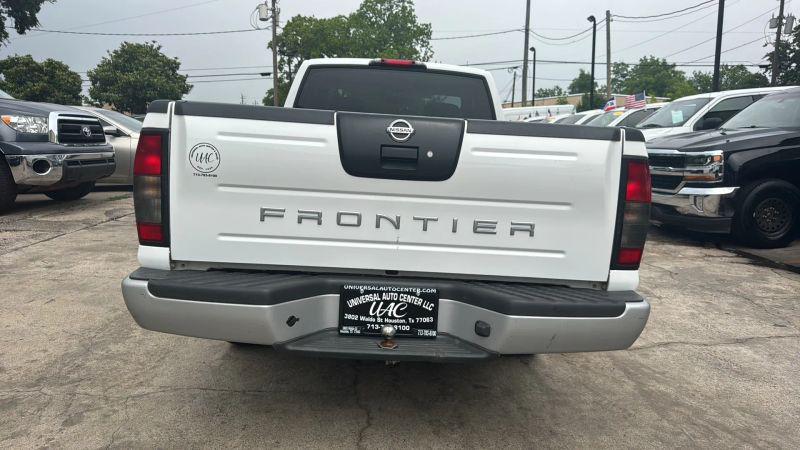 2004 Nissan Frontier XE