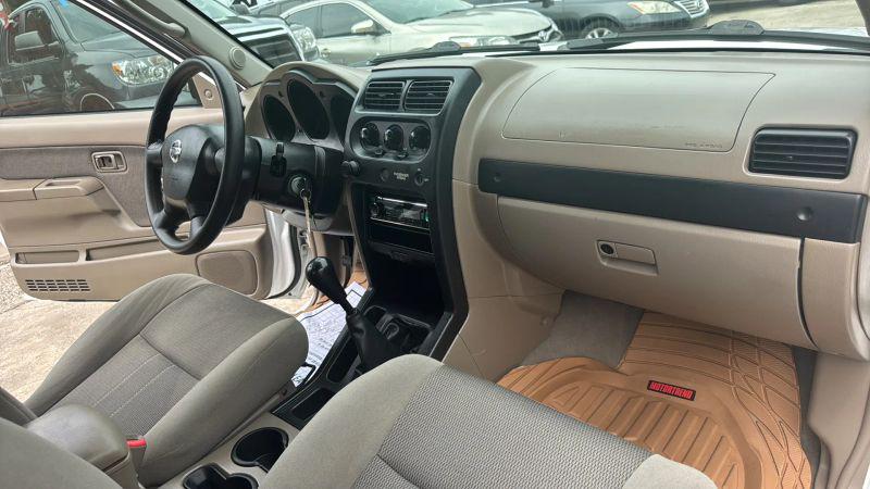 2004 Nissan Frontier XE
