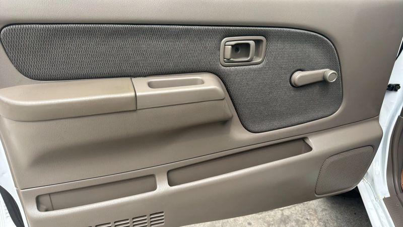 2004 Nissan Frontier XE