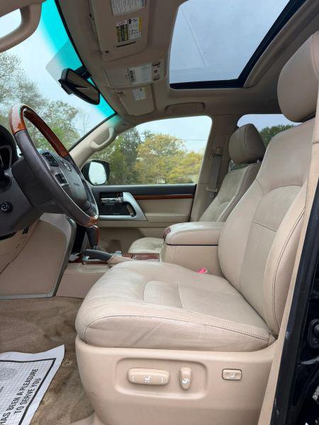 2013 Toyota Land Cruiser V8