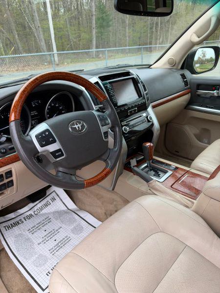 2013 Toyota Land Cruiser V8