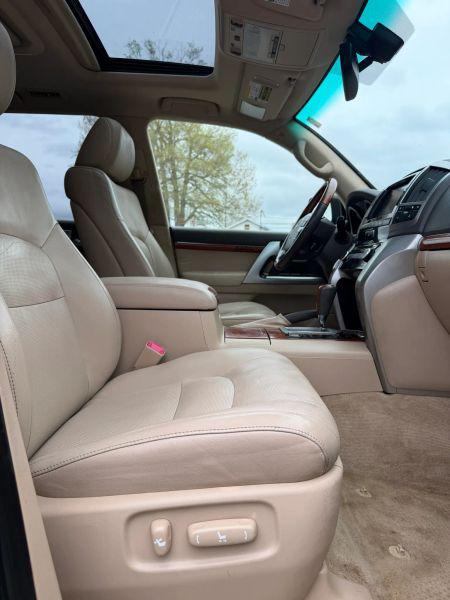 2013 Toyota Land Cruiser V8