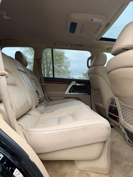 2013 Toyota Land Cruiser V8