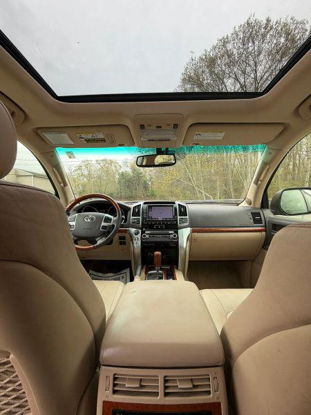 2013 Toyota Land Cruiser V8