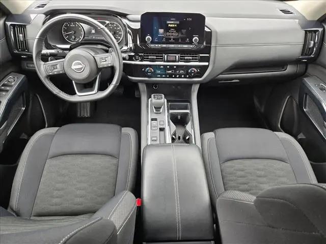 2025 Nissan Pathfinder SV FWD