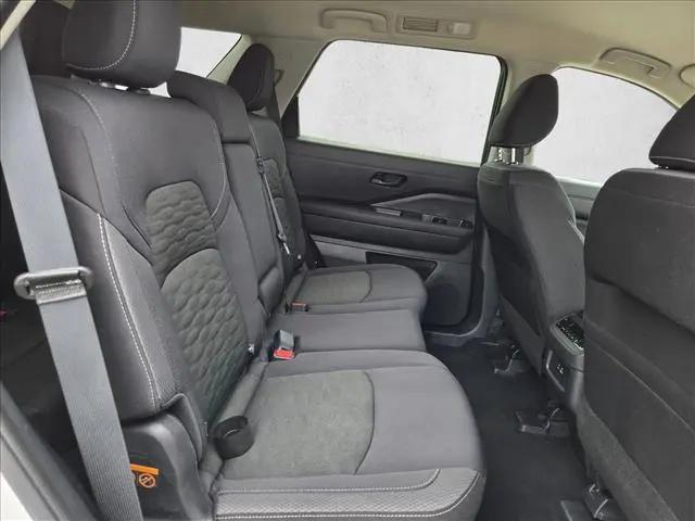 2025 Nissan Pathfinder SV FWD
