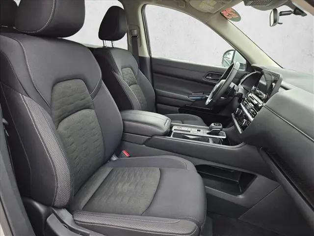2025 Nissan Pathfinder SV FWD