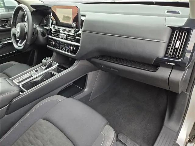 2025 Nissan Pathfinder SV FWD