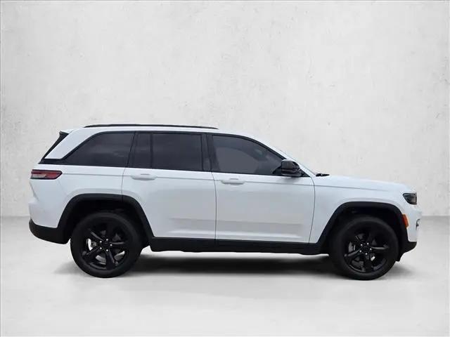 2022 Jeep Grand Cherokee Altitude 4x2