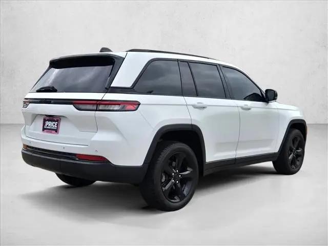 2022 Jeep Grand Cherokee Altitude 4x2