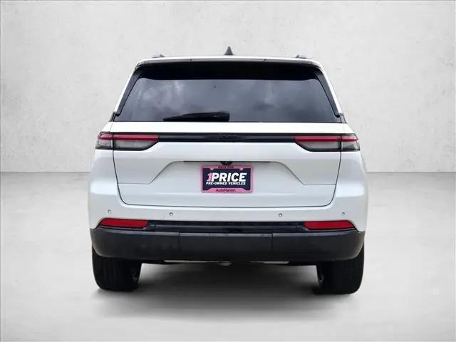 2022 Jeep Grand Cherokee Altitude 4x2