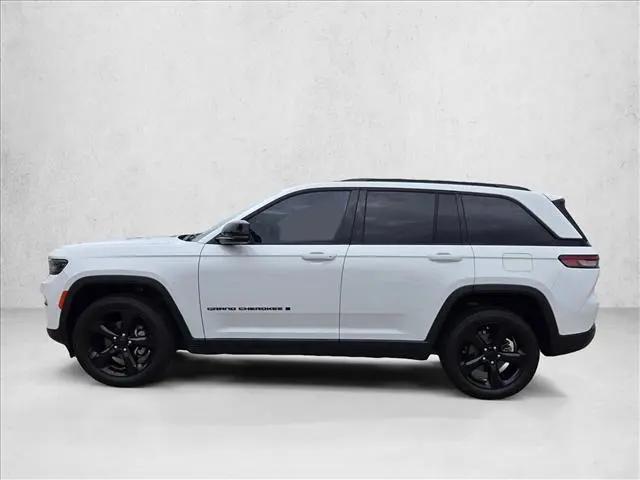 2022 Jeep Grand Cherokee Altitude 4x2