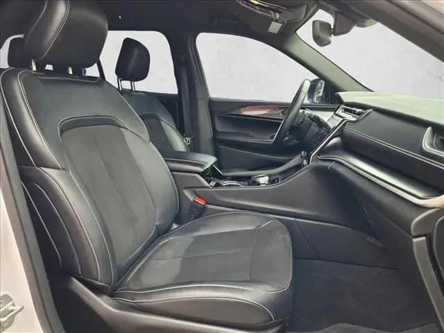 2022 Jeep Grand Cherokee Altitude 4x2