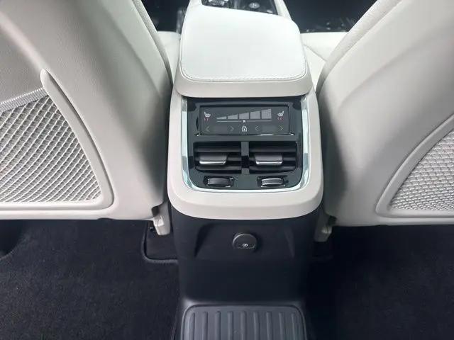 2024 Volvo XC90 Recharge T8 Plus Bright Theme 7-Seater