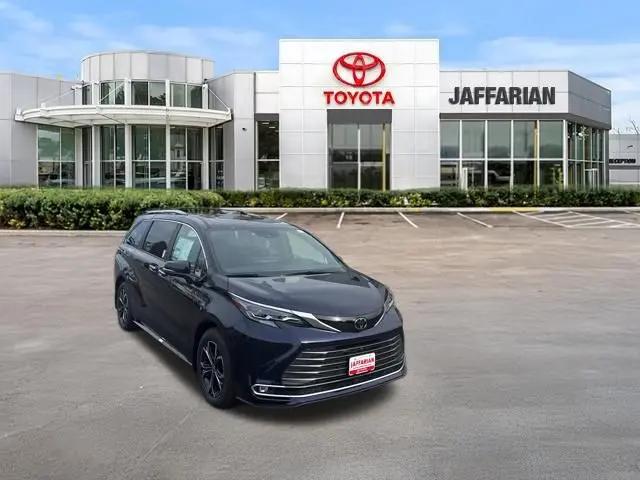 2026 Toyota Sienna Platinum for sale in Haverhill, MA