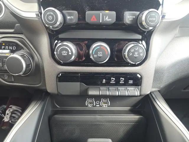2026 Ram 1500 Express Crew Cab 4x4 5'7" Box