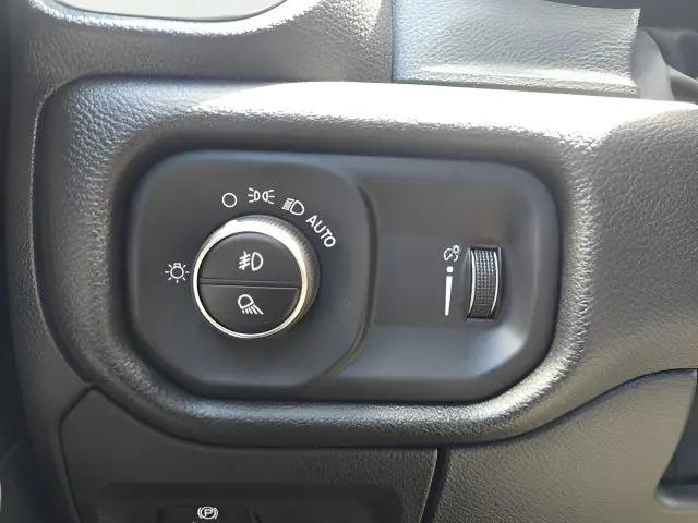 2026 Ram 1500 Express Crew Cab 4x4 57 Box