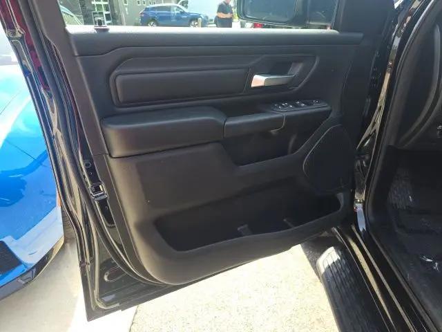2026 Ram 1500 Express Crew Cab 4x4 5'7" Box