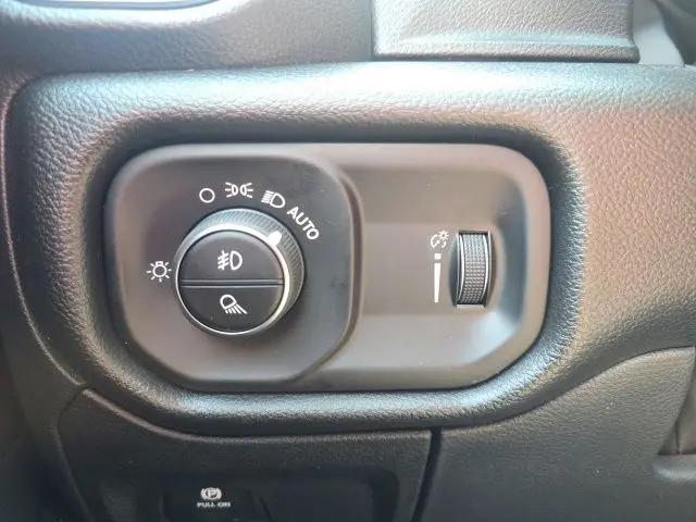 2026 Ram 1500 Express Crew Cab 4x4 5'7" Box