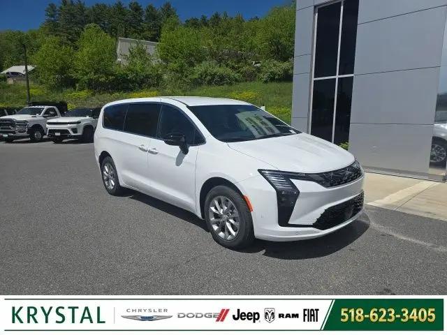 2027 Chrysler Pacifica Select for sale in Warrensburg, NY