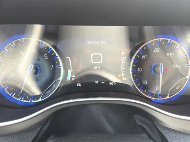 2027 Chrysler Pacifica Select