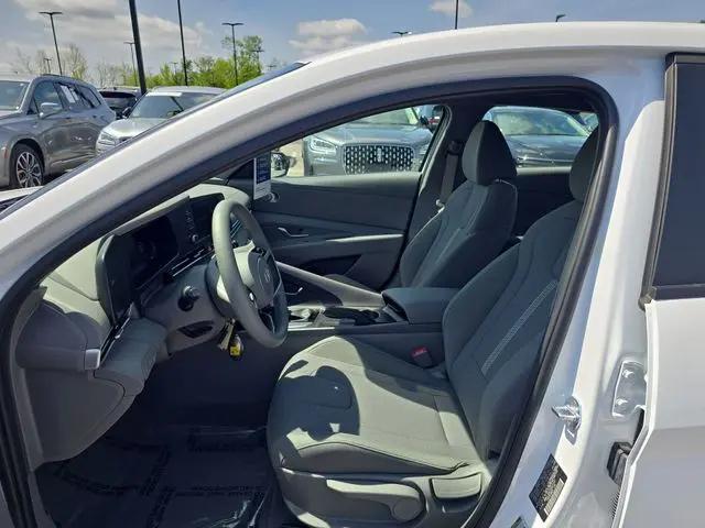 2025 Hyundai Elantra SE