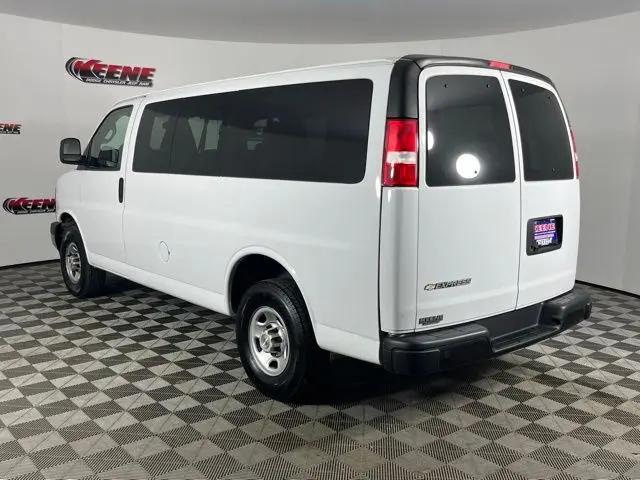2022 Chevrolet Express Passenger RWD 3500 Regular Wheelbase LS