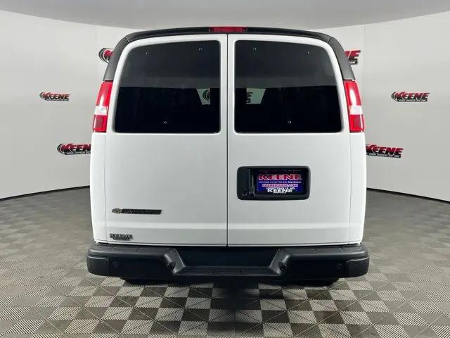 2022 Chevrolet Express Passenger RWD 3500 Regular Wheelbase LS