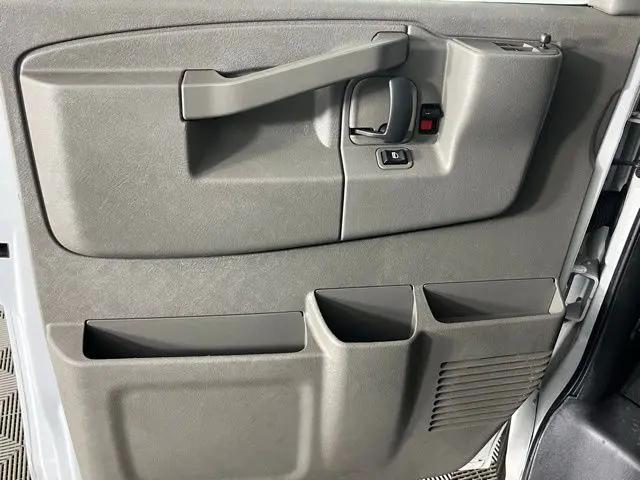 2022 Chevrolet Express Passenger RWD 3500 Regular Wheelbase LS