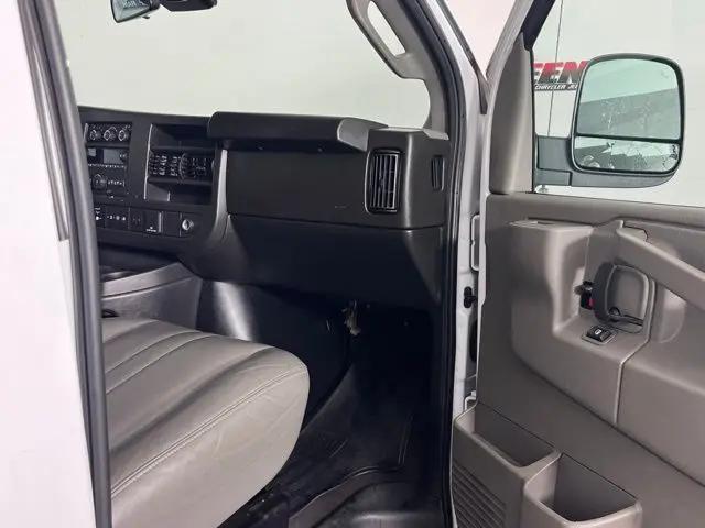 2022 Chevrolet Express Passenger RWD 3500 Regular Wheelbase LS