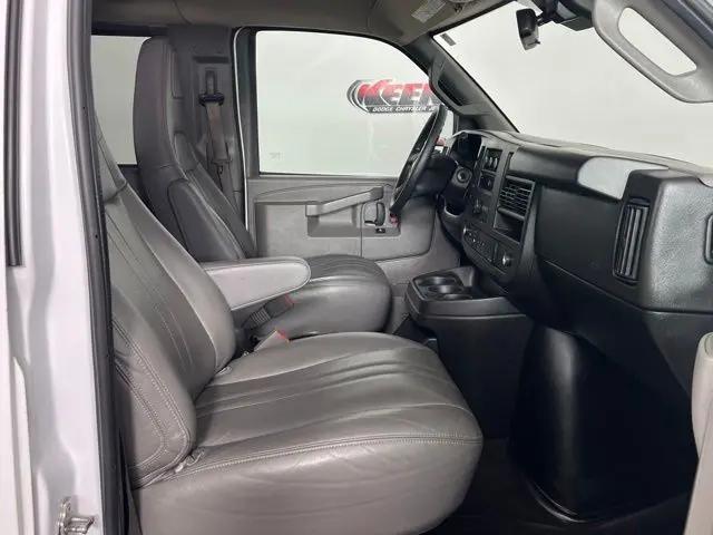 2022 Chevrolet Express Passenger RWD 3500 Regular Wheelbase LS