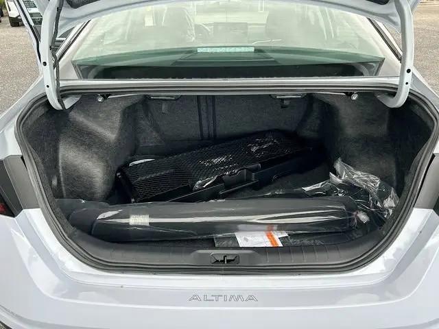2026 Nissan Altima SR FWD