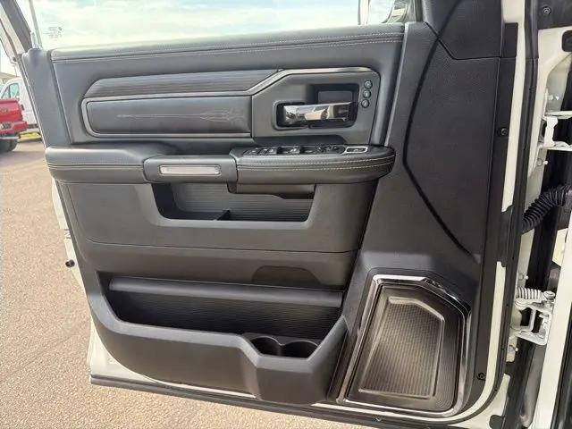 2022 Ram 3500 Limited Crew Cab 4x4 8' Box