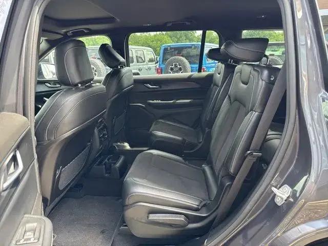 2023 Jeep Grand Cherokee L Altitude 4x4