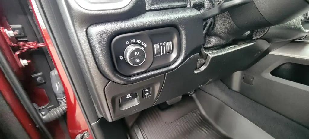 2019 Ram 1500 Big Horn/Lone Star Crew Cab 4x4 5'7" Box