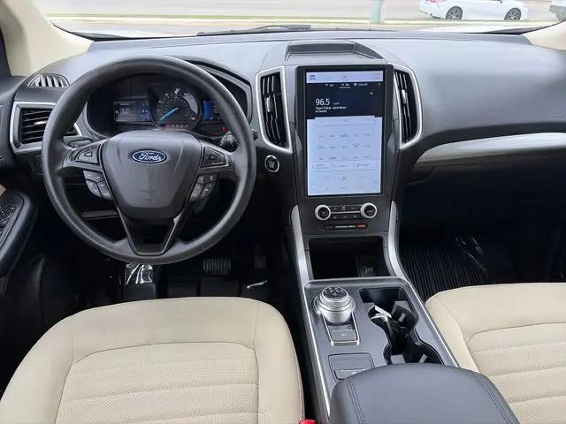 2022 Ford Edge SE