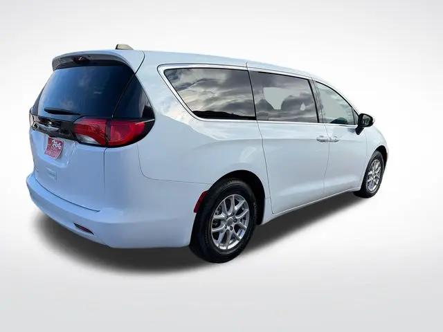 2023 Chrysler Voyager LX
