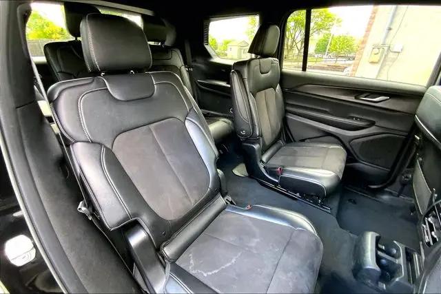 2023 Jeep Grand Cherokee L Altitude 4x4