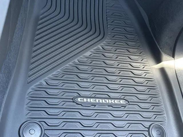 2026 Jeep Cherokee Laredo 4x4