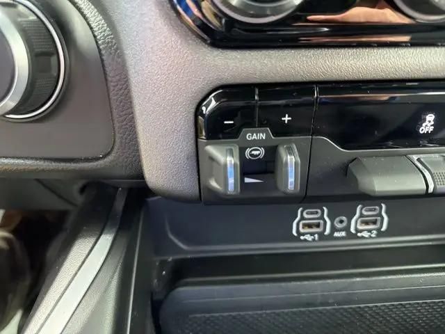 2025 Ram 1500 Big Horn Crew Cab 4x4 5'7" Box