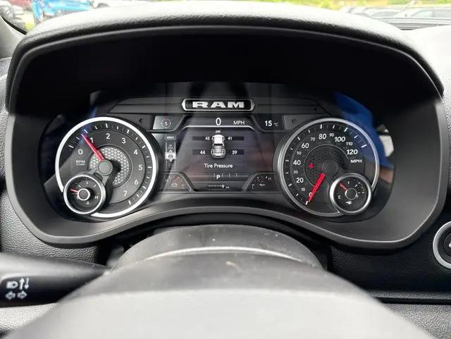 2026 Ram 1500 Express Crew Cab 4x4 5'7" Box