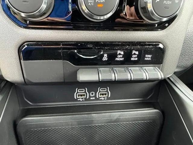 2026 Ram 1500 Express Crew Cab 4x4 5'7" Box