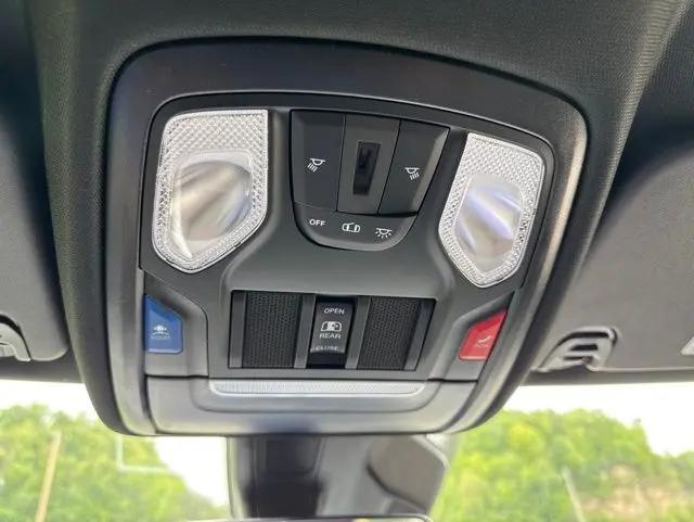 2026 Ram 1500 Express Crew Cab 4x4 5'7" Box
