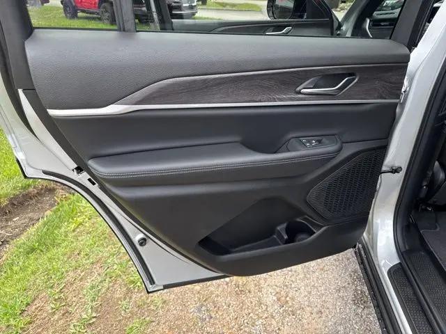 2026 Jeep Grand Cherokee L Altitude 4x4