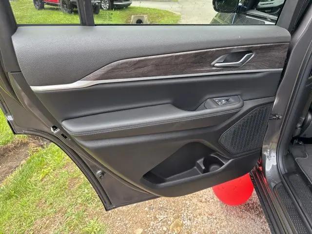 2026 Jeep Grand Cherokee L Altitude 4x4