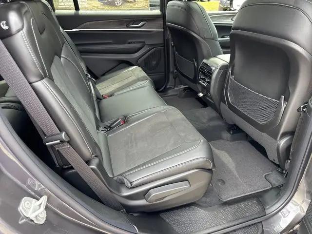 2026 Jeep Grand Cherokee L Altitude 4x4