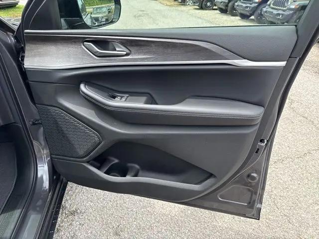 2026 Jeep Grand Cherokee L Altitude 4x4