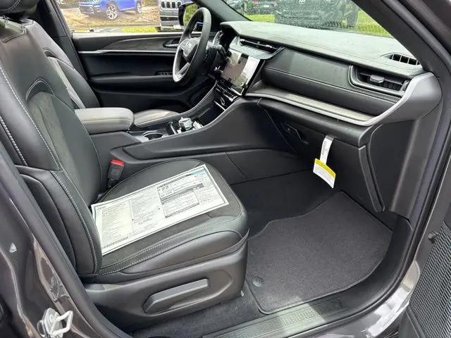 2026 Jeep Grand Cherokee L Altitude 4x4