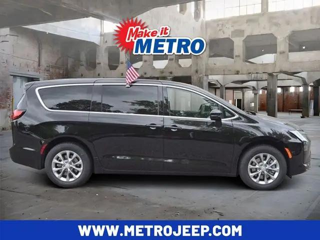 2027 Chrysler Pacifica Select for sale in Chicopee, MA