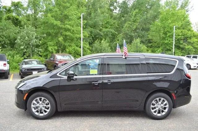 2027 Chrysler Pacifica Select AWD
